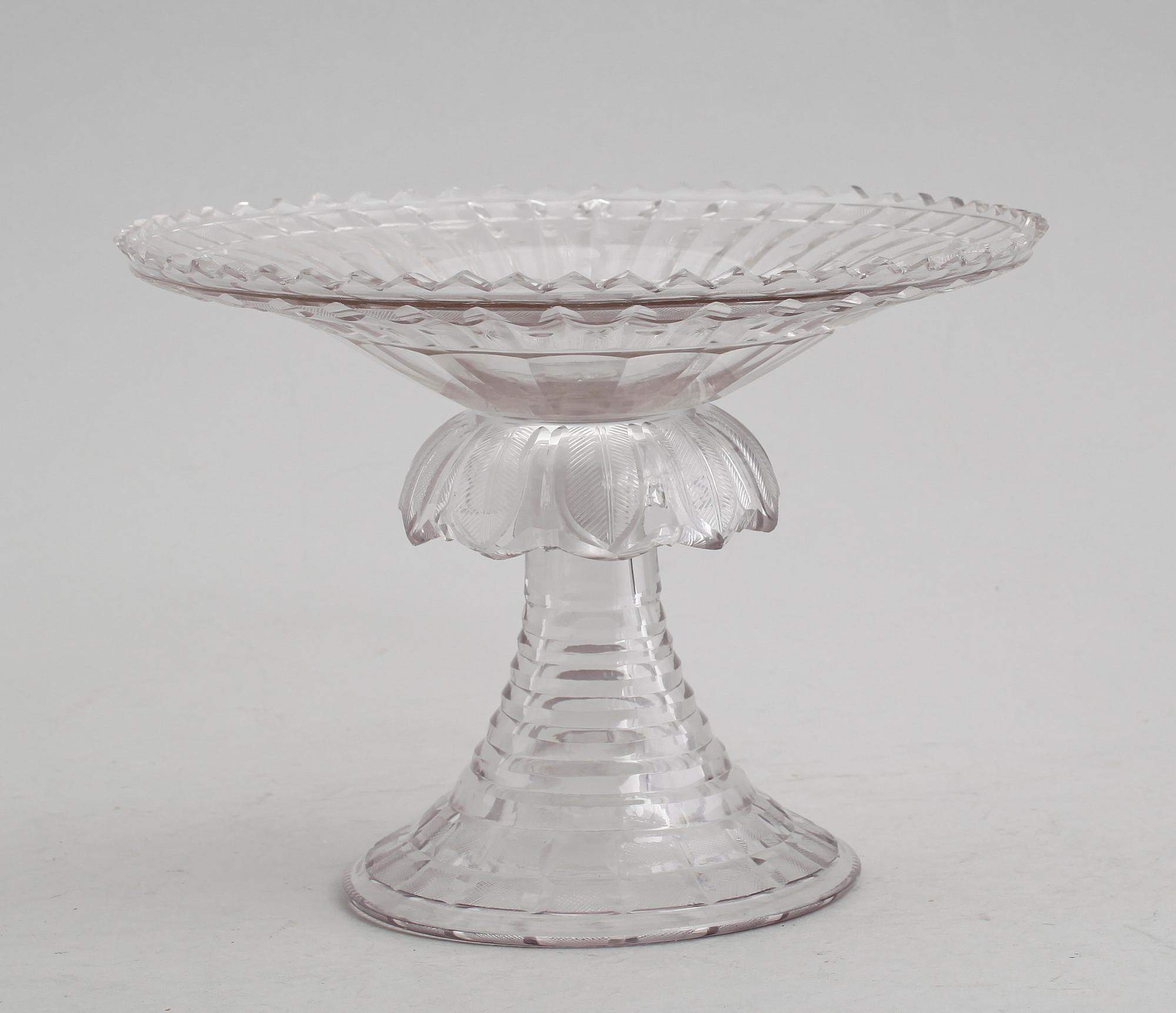 SKÅL PÅ FOT, 2 delar, glas, 1900-talets första hälft.