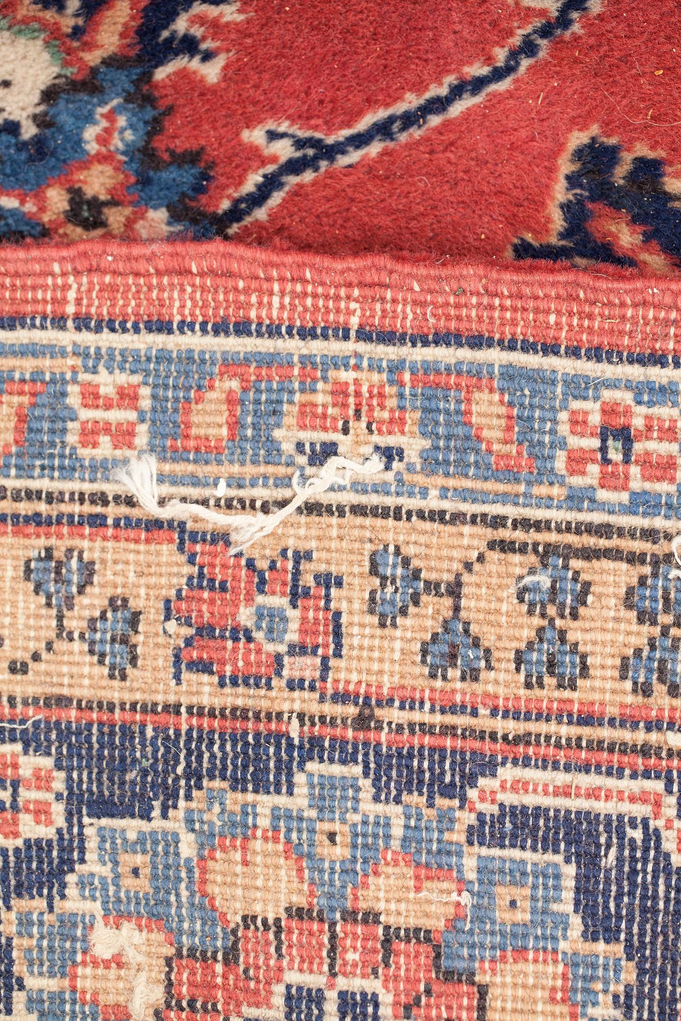 MATTA, Täbris, old. Ca 356x265 cm.