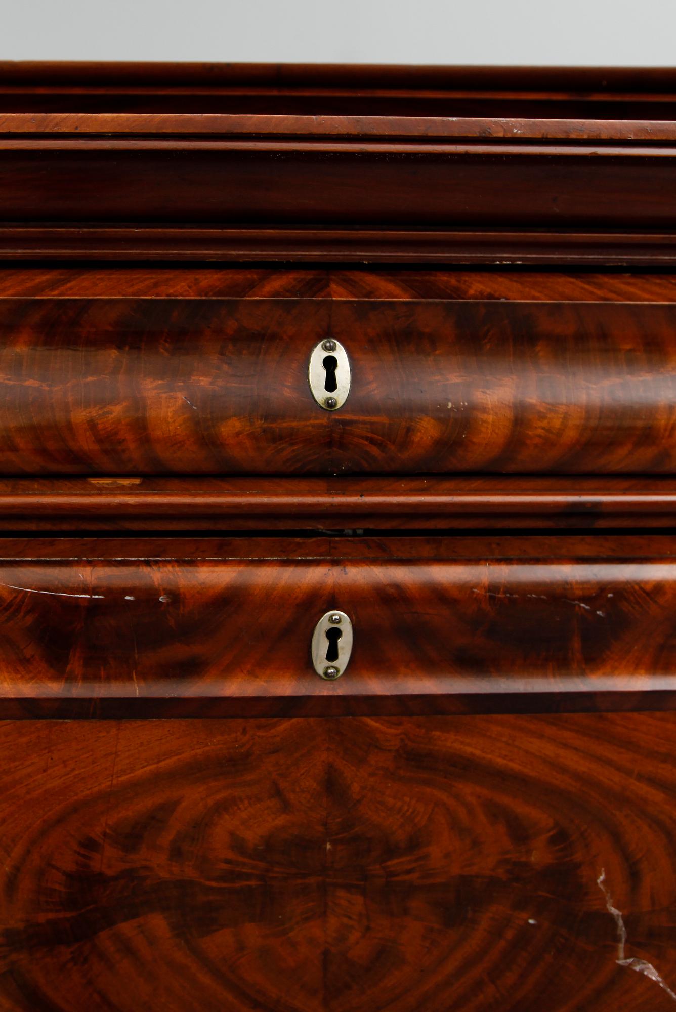 CHIFFONJÉ, 1800-talets andra hälft.