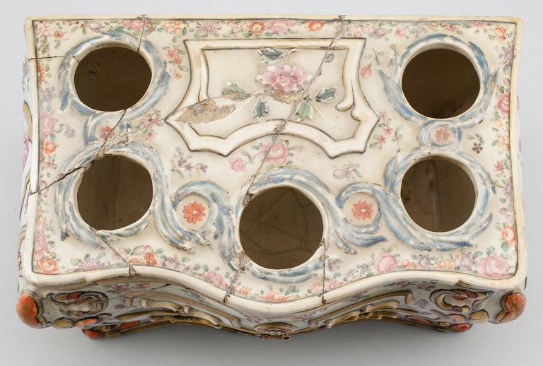 TULPANVAS, porslin, Kina, Qianlong 1736-1795.