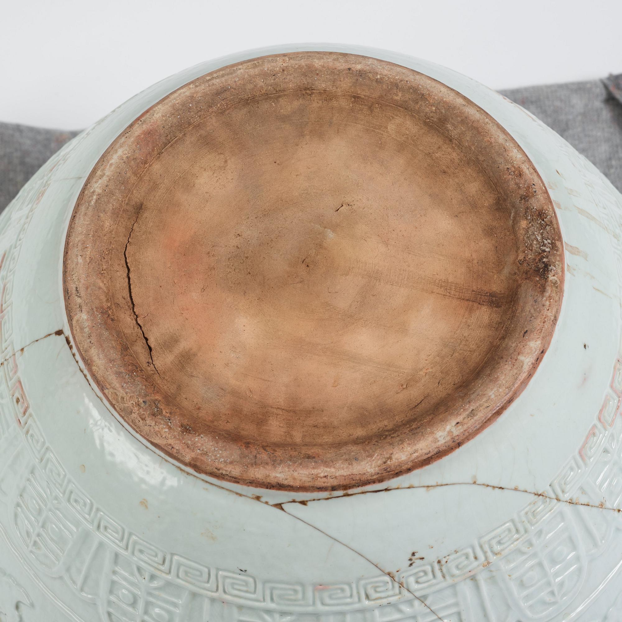Praktytterfoder, blanc de chine. Qingdynastin, 1700-tal. Med märkning 滄亭清玩 'cang ting qing wan'.