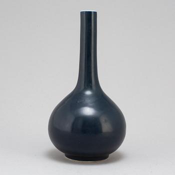 A Chinese blue glazed bottle vase, 20th century.