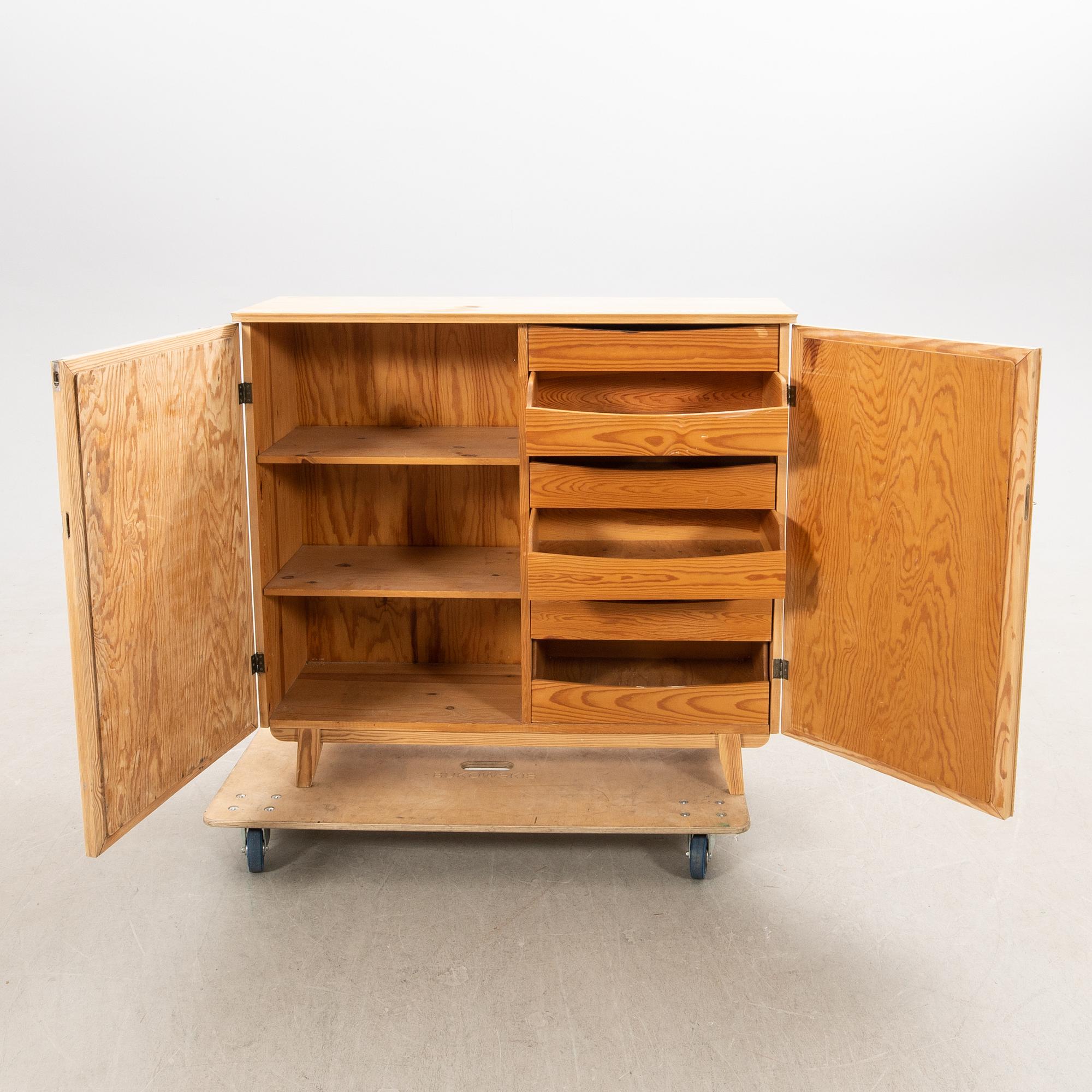 Göran Malmvall, skåp, modell "810", Karl Andersson & Söner, Huskvarna, 1950-tal.