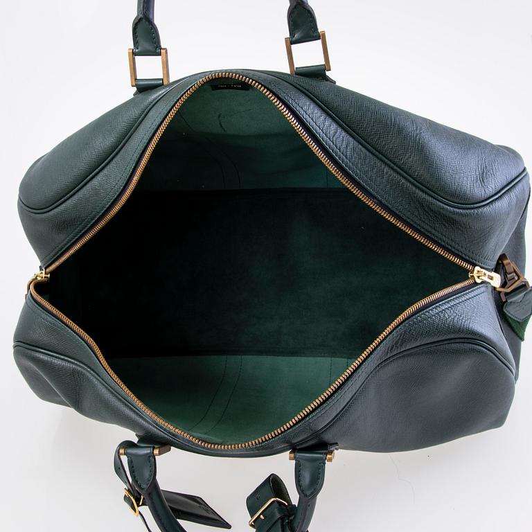LOUIS VUITTON Green Taïga Kendall GM Travel bag.