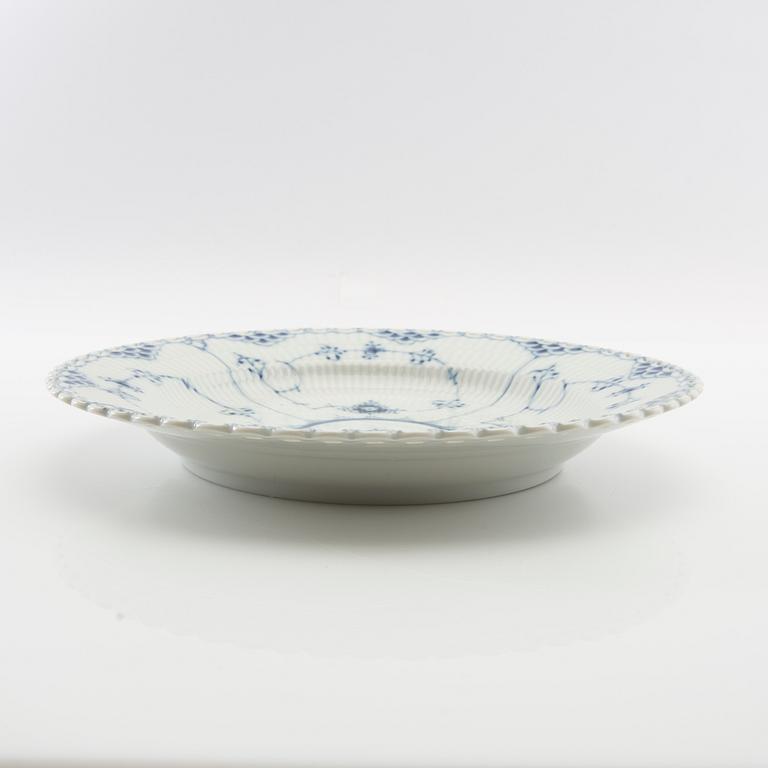 Service "Musselmalet" 13 dl Royal Copenhagen Denmark porcelain.