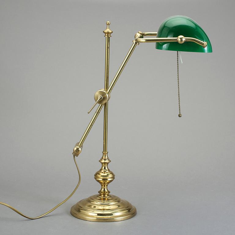 SKRIVBORDSLAMPA, 1900-talet andra hälft.