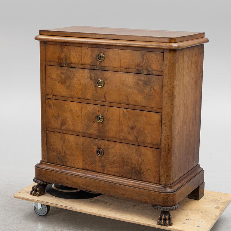 Chest of drawers, first half of the 19th century.