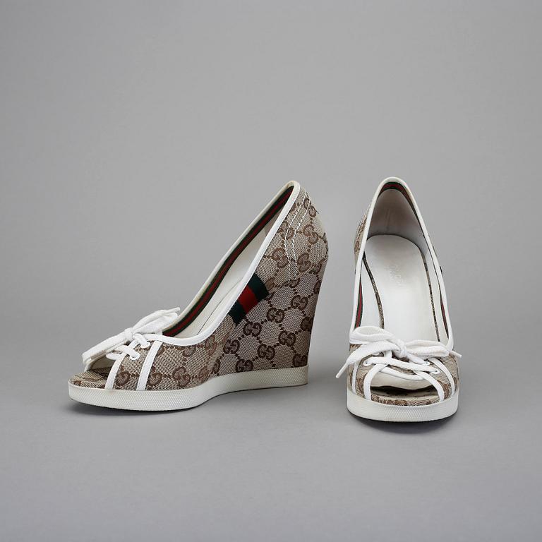 SKOR, Gucci.
