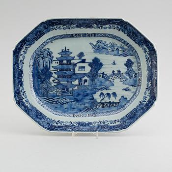 STEKFAT, porslin, Kina, Qianlong 1736-1795.