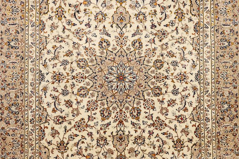 A Keshan carpet, c. 355 x 240 cm.