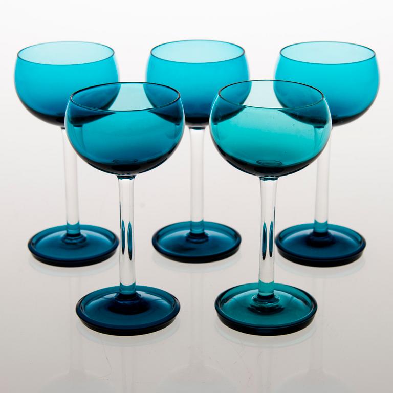 NANNY STILL, A SET OF 42 GLASS DISHES. Harlequin.