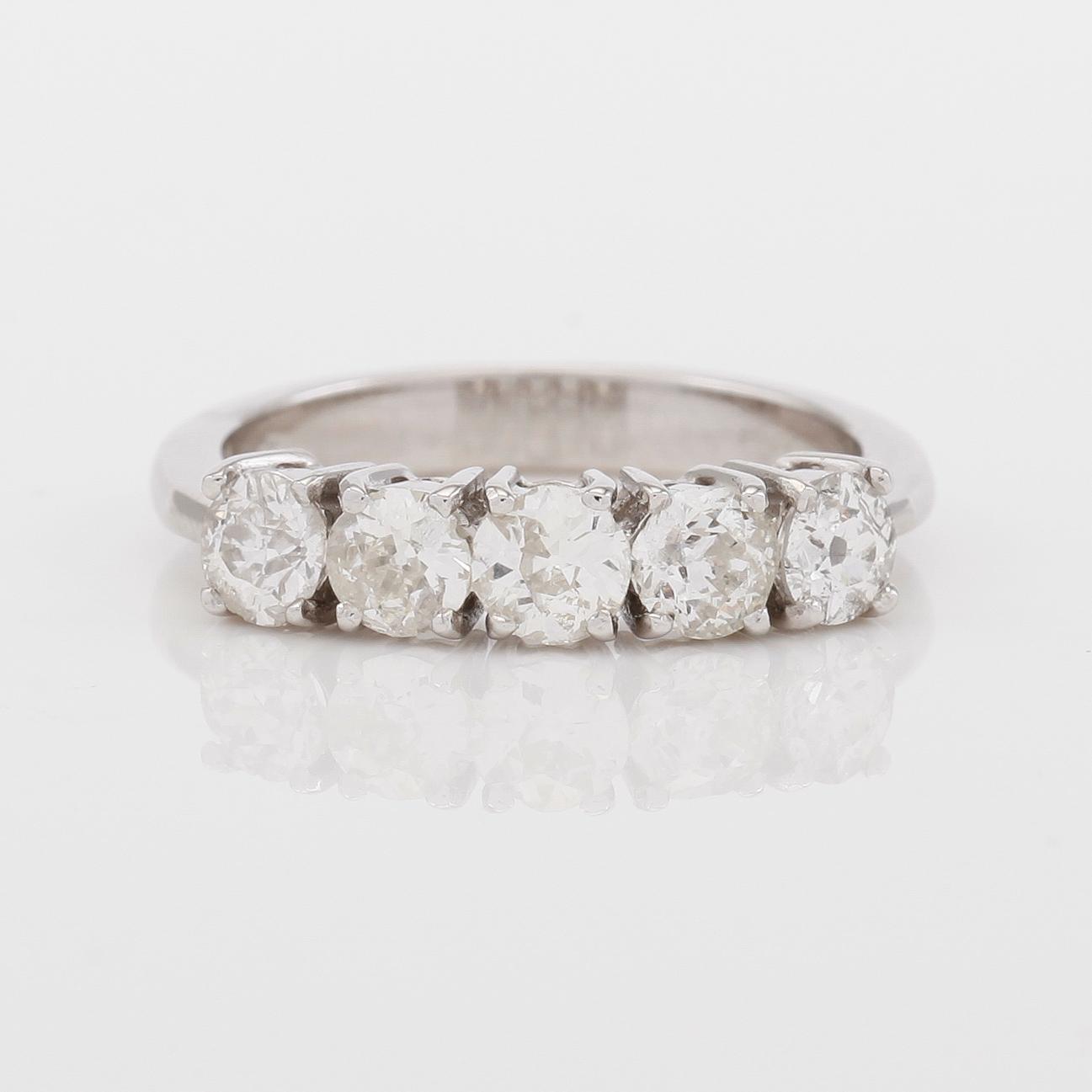 RING, 18K vitguld och diamanter tot ca 1.44 ct.