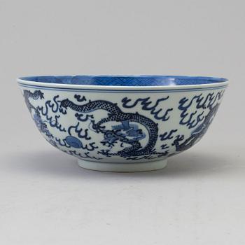 A blue and white bowl, Qing dynasty, 19th Century with Kangxi mark.