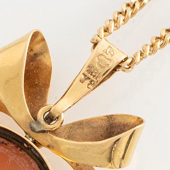 Pendant and ring, gold with shell cameo.