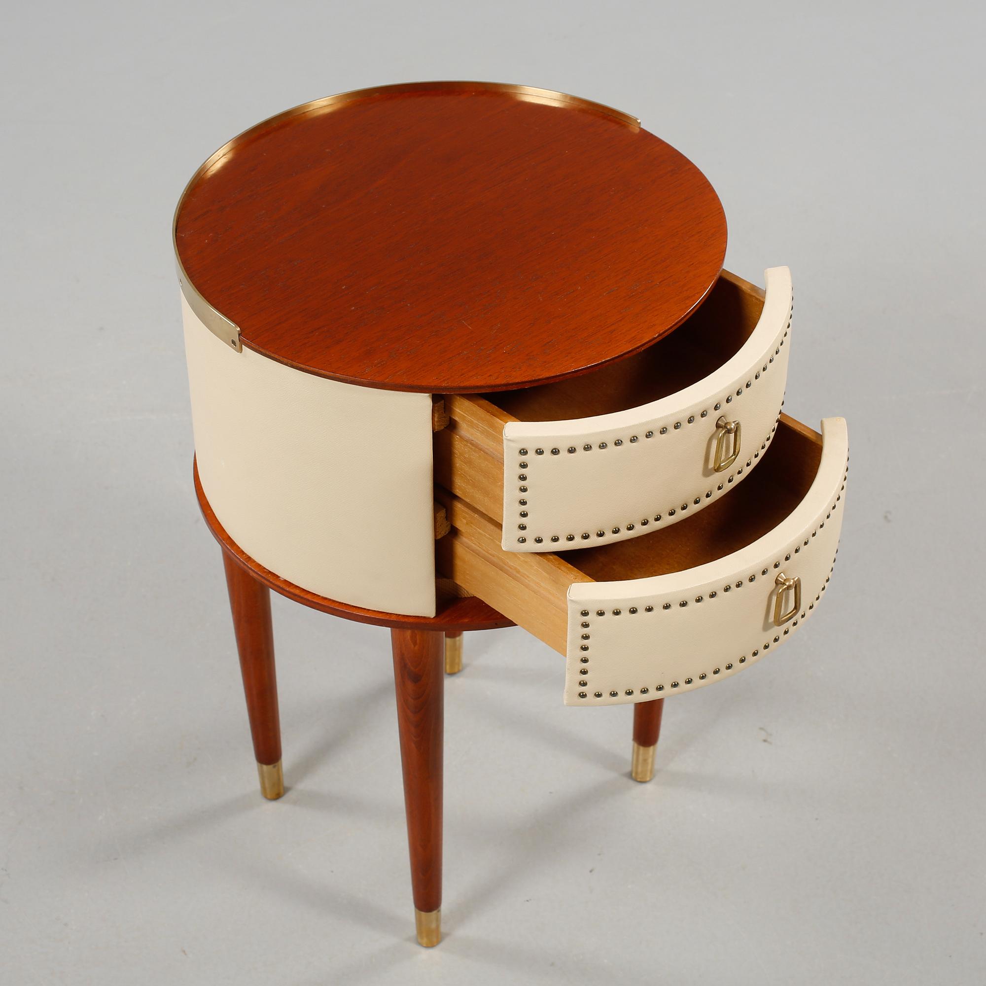 SÄNGBORD, ett par, samt SÄNGGAVEL, Halvdan Petterssons Möbelfabrik, Tibro, 1950-tal.