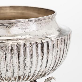 An Swedish Empire Style silver sugar bowl, maker's mark of Magnus Lönberg, Borås, Sweden 1818.