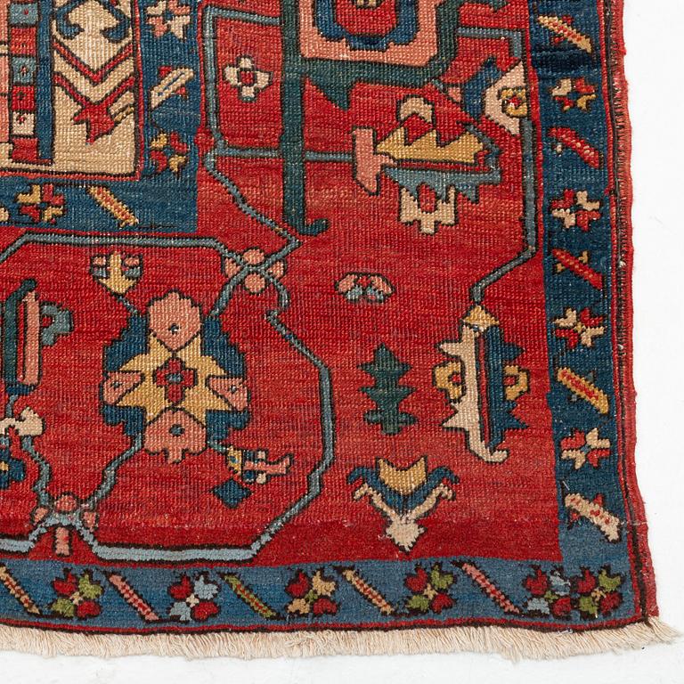 An antique Heriz/Karadja carpet, c. 430-450 x 335 cm.