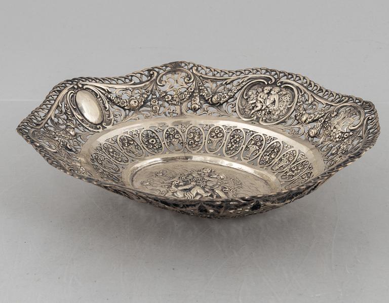 A silver 830 bread basket, Germany, circa 1900.