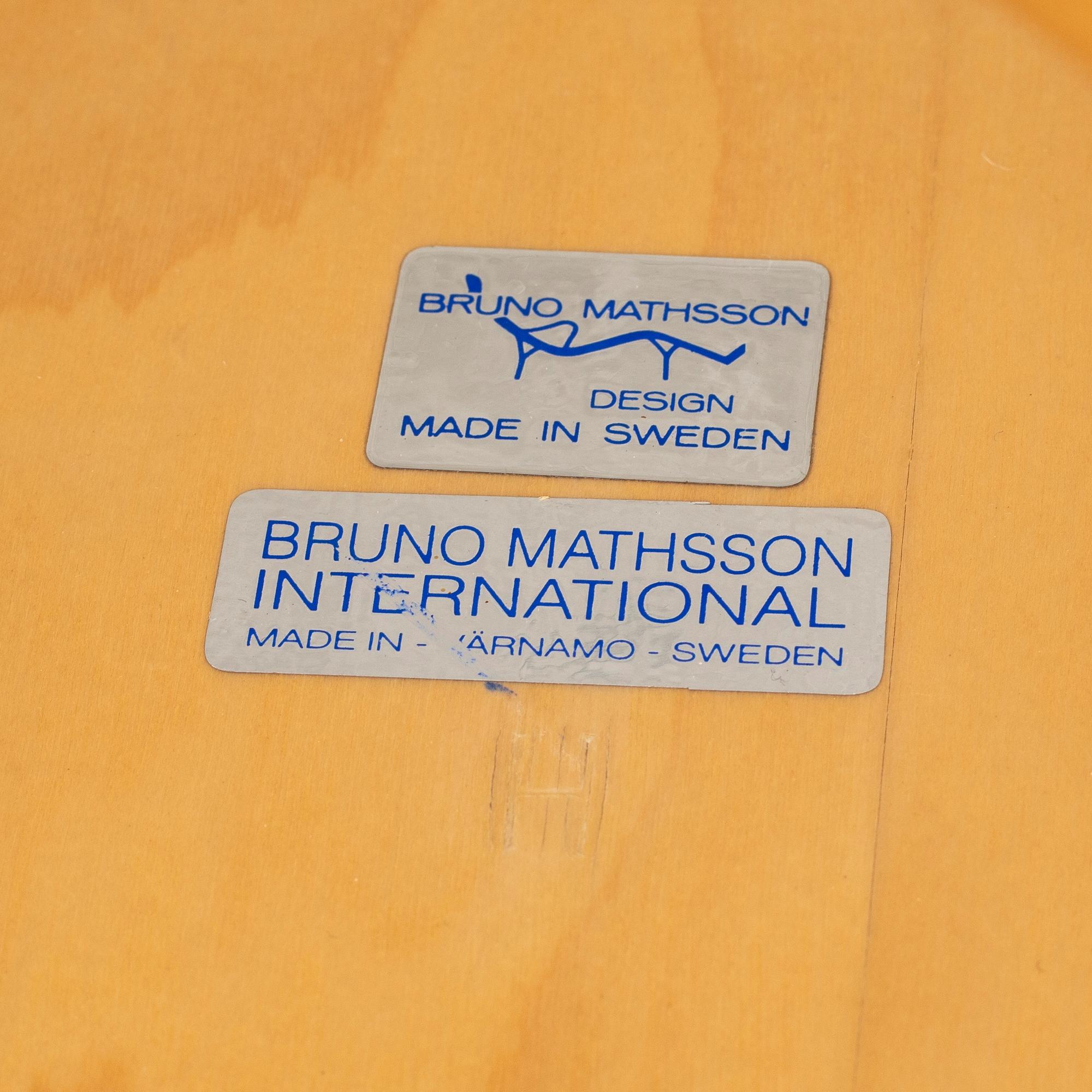 Bruno Mathsson,  a 'Supercirkel' coffee table, Bruno Mathsson International, Värnamo,  second half of the 20th century.