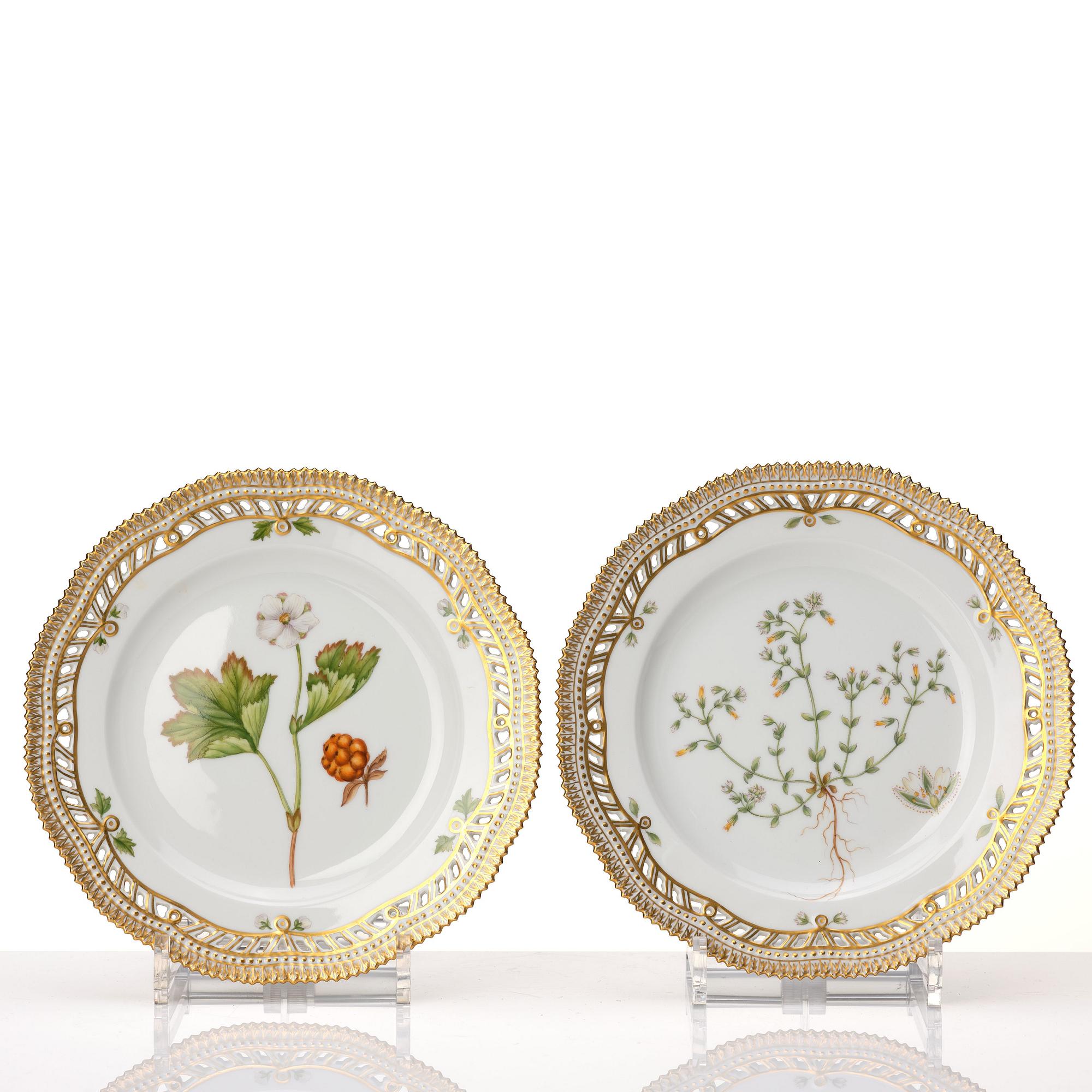 A set of eight Royal Copenhagen "Flora Danica" dessert dishes, Denmark, 20th Century.