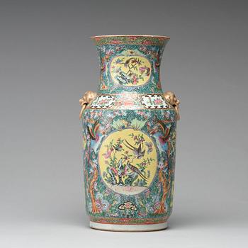 A Canton famille rose vase, Qing dynasty, 19th Century.