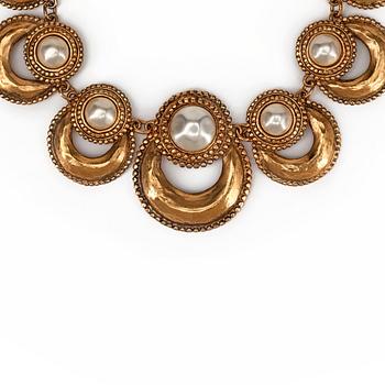 CHANEL, a gold colored metal necklace with white decorative pearls.