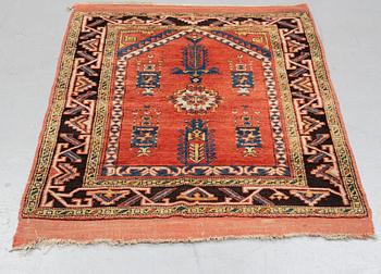 A rug, an antique Anatolian, ca 128 x 104,5-108 cm (as well as ca 8-10 cm flat weave at the ends).