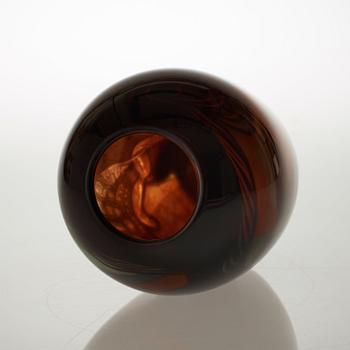 An Eva Englund graal glass vase, Muraya 1991.