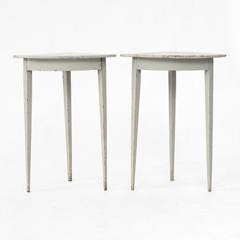 A pair of Gustavian corner tables, early 18th century.