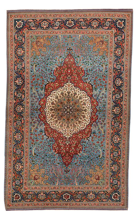 A carpet, an old Tabriz, ca 263,5-266 x 165,5-169,5 cm (as well as 1-1,5 cm blue and terracotta striped flat wear).