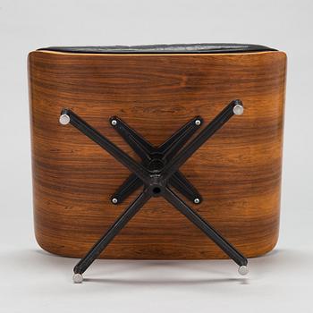 Charles och Ray Eames, fåtölj och fotpall, "Lounge chair" för Herman Miller 1960-tal.