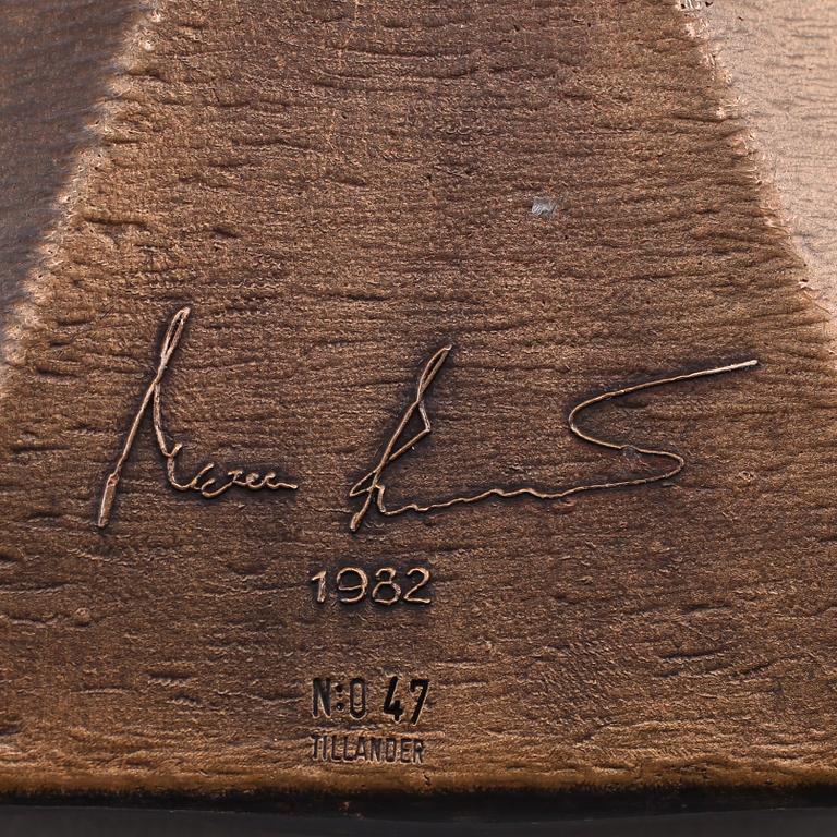 VÄGGSKULPTUR, patinerad brons, Kimmo Pyykkö, Finland 1982.