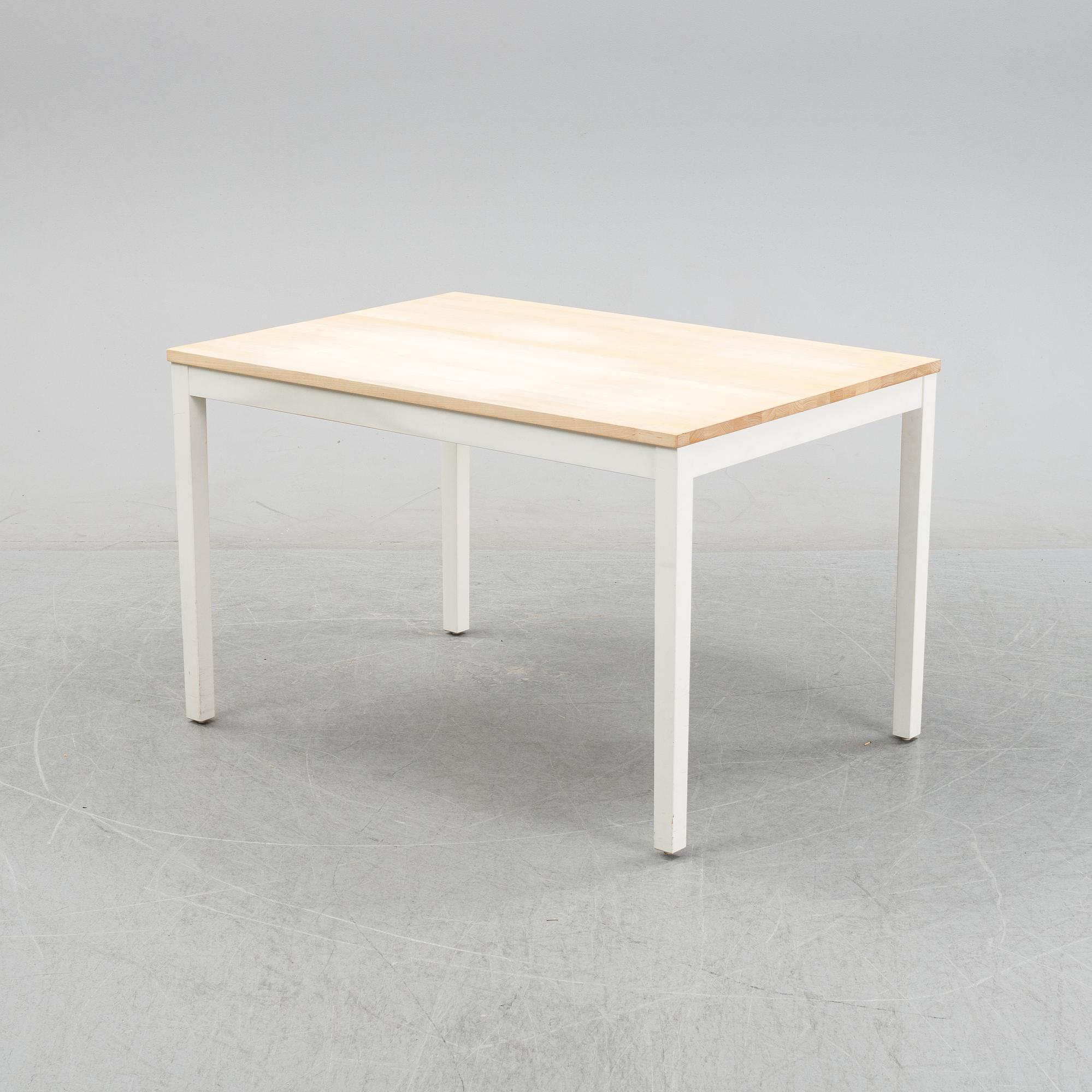 Matbord, 'Multi-O', Nirvan Richter för Norrgavel, 2000-tal.