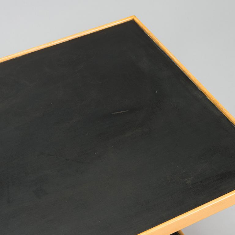 Alvar Aalto, serveringsvagn, modell 98, O.Y. Huonekalu- ja Rakennustyötehdas A.B. 1900-talets mitt.