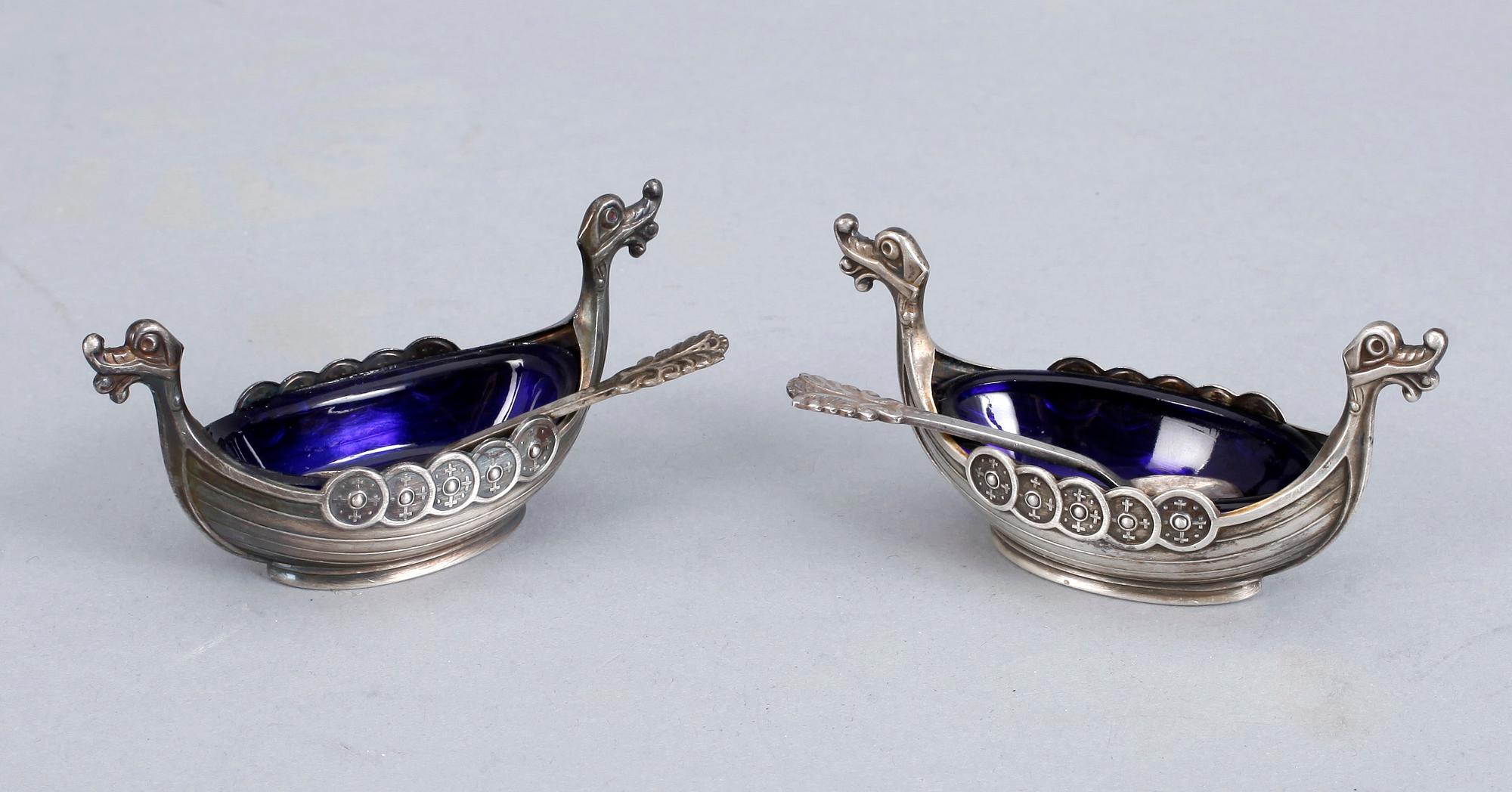 SALTKAR MED SKEDAR, 4 delar, sterlingsilver, Norge. Vikt exkl glasinsatser ca 41 gram.