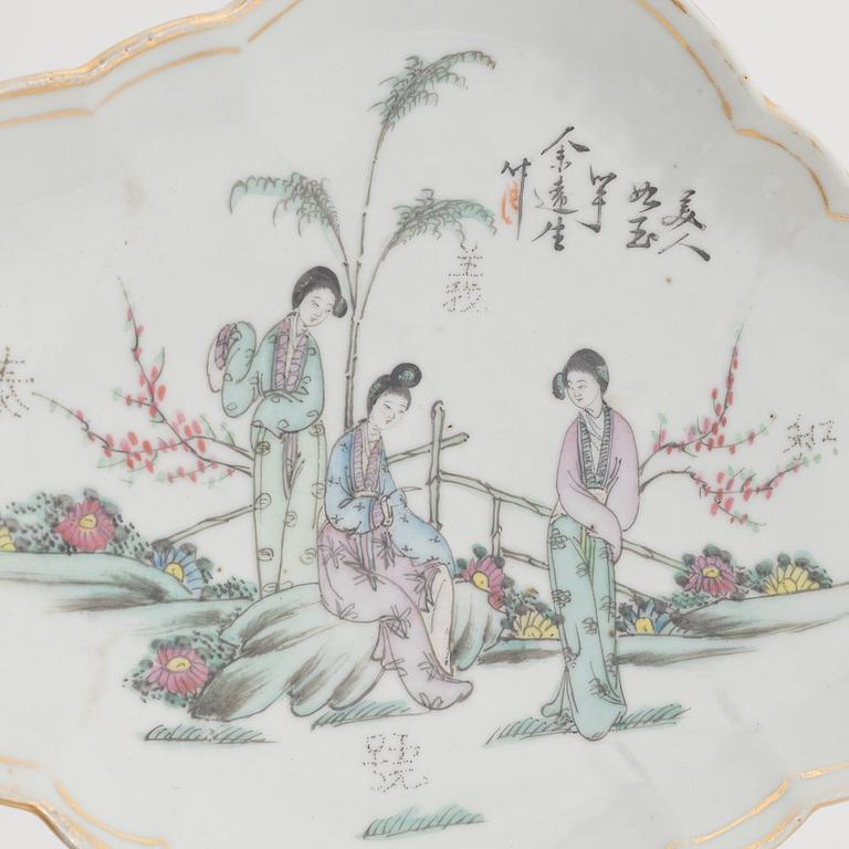 A group of seven Chinese dishes, late Qing dynasty/early 20th Century.