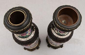 GOLVVASER, 2 st, porslin, Japan, 1900-tal.