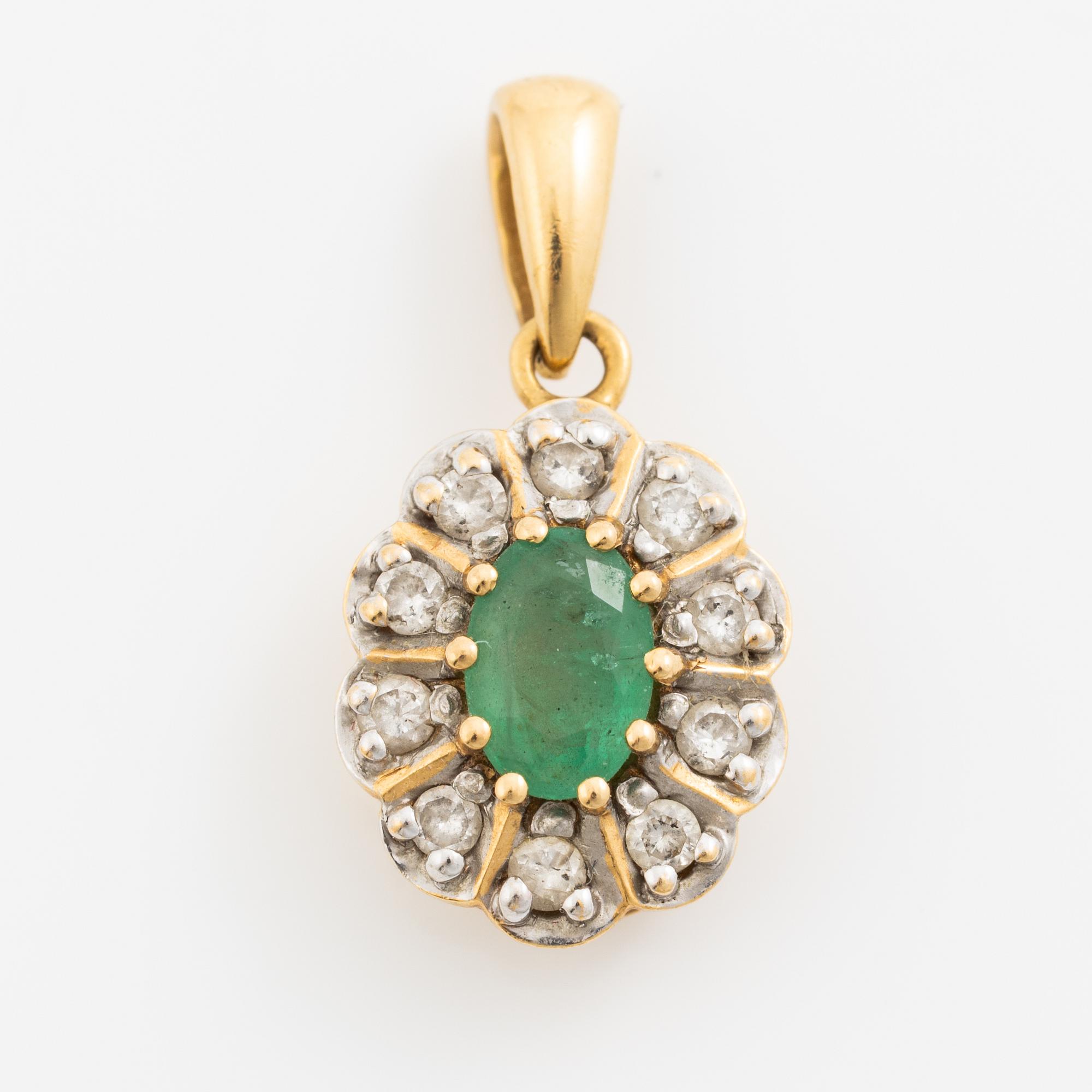 Pendant, carmosé model, 18K gold with emerald and brilliant-cut diamonds.