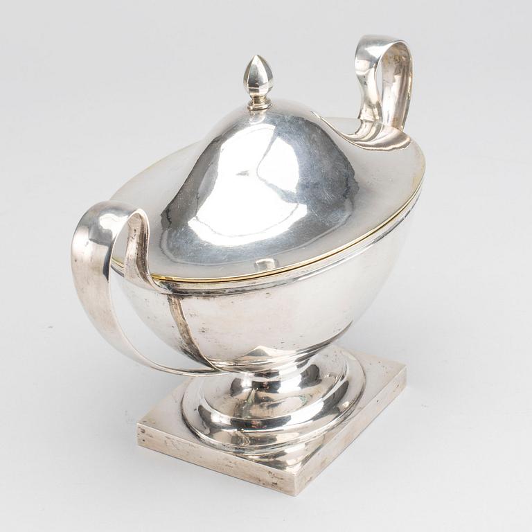 CARL JOHANN BERG, SOCKERSKÅL MED LOCK, silver, St Petersburg 1798.