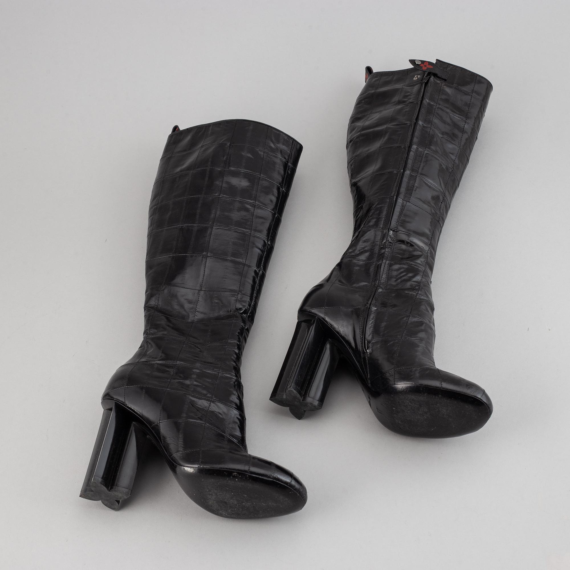 LOUIS VUITTON, a pair of letaher boots, size 37.