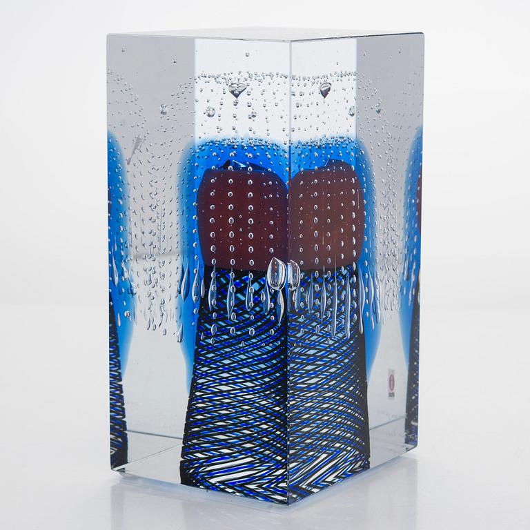 Oiva Toikka, a jubilee cube 'Kuin uni ja varjo' (Like a dream and a shadow), signed Oiva Toikka Nuutajärvi 2009 114/200.