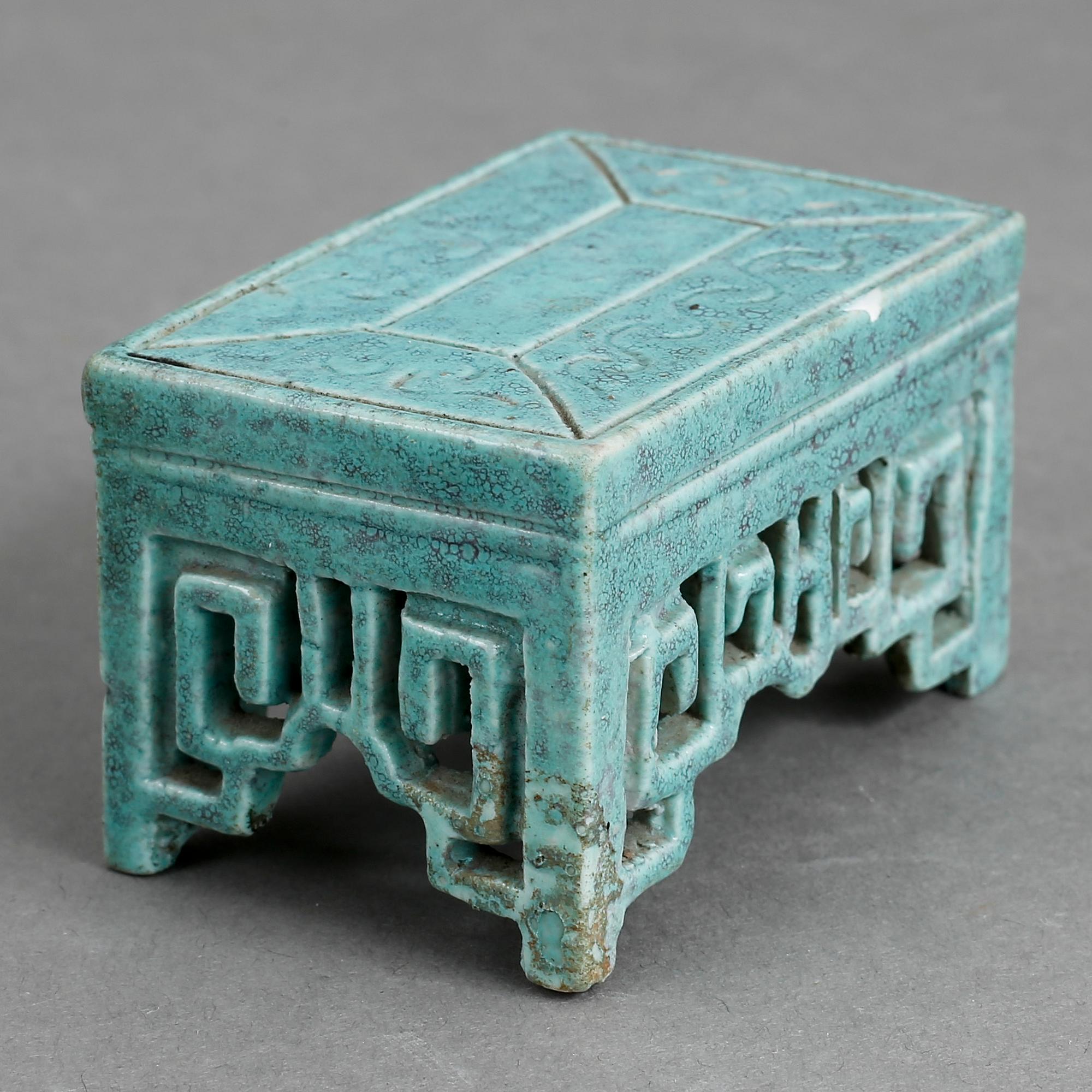 MINIATYRBORD, porslin, Kina 1900-talets första hälft.