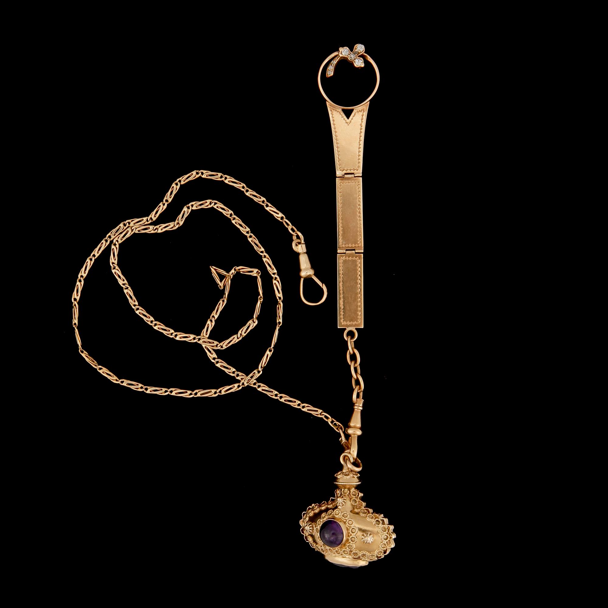 KLOCKKEJDA SAMT CHATELAINE OCH HÄNGE, 18k guld samt diamanter tot ca0,10ct o ametister. 1900-tal. Vikt ca24g.