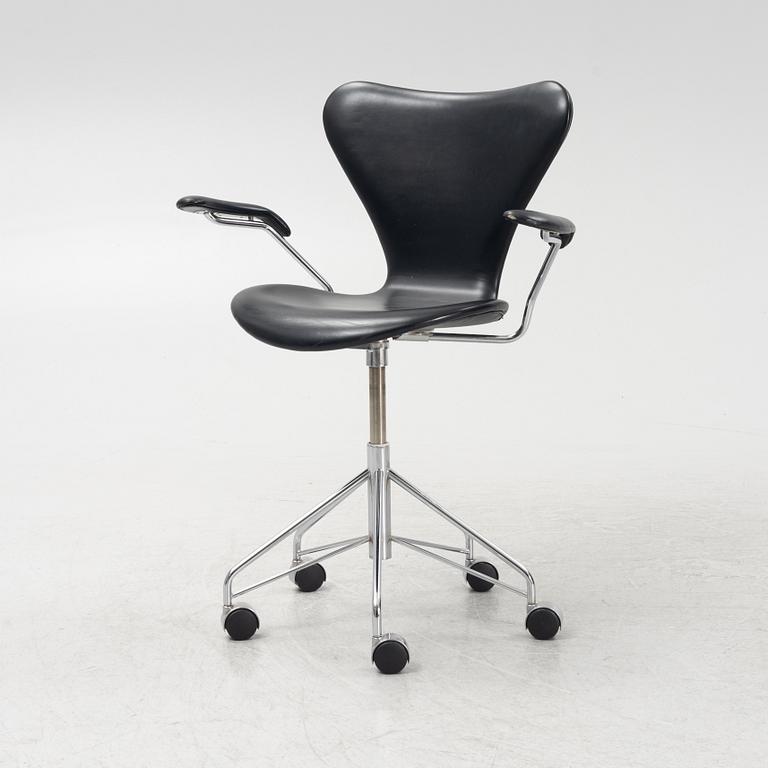 Arne Jacobsen, skrivbordsstol, "Sjuan", Fritz Hansen, Danmark.