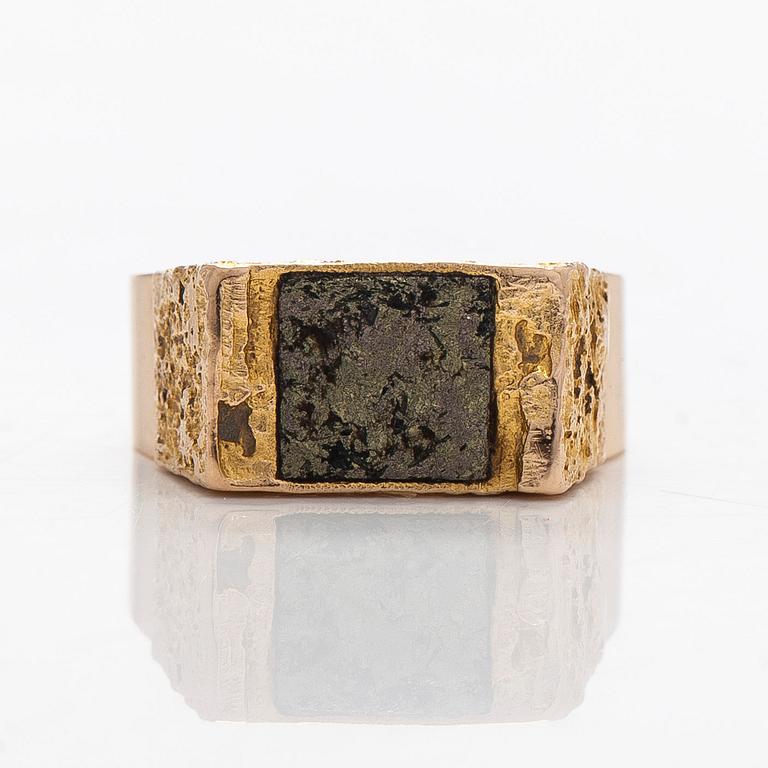 Björn Weckström, a 14K gold and copper ore 'Gold stone' ring. Lapponia 1972.