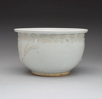 A "blanc de chine" flower pot, Qing dynasty 19th century.