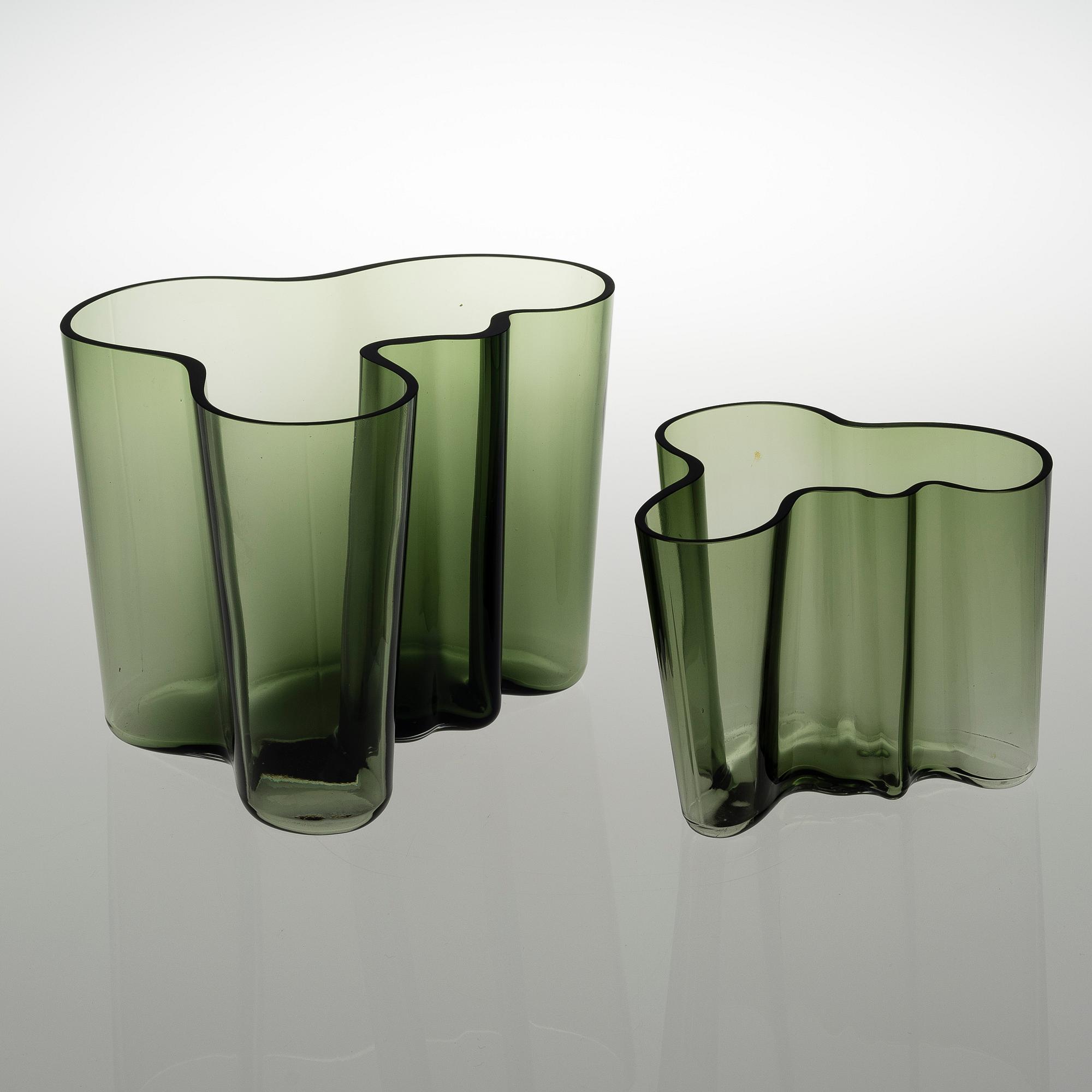 ALVAR AALTO, MALJAKOITA, 2 kpl, "Savoy", Iittala 1986 ja 1988. Signeerattu ja numeroitu.