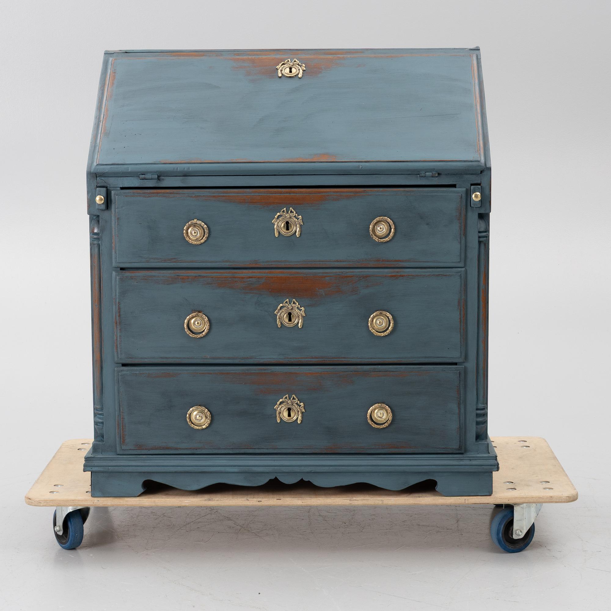 A chiffonnier, 19th century.