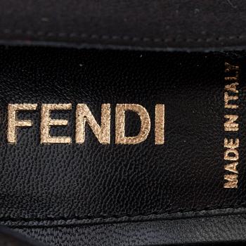 FENDI, ett par pumps.