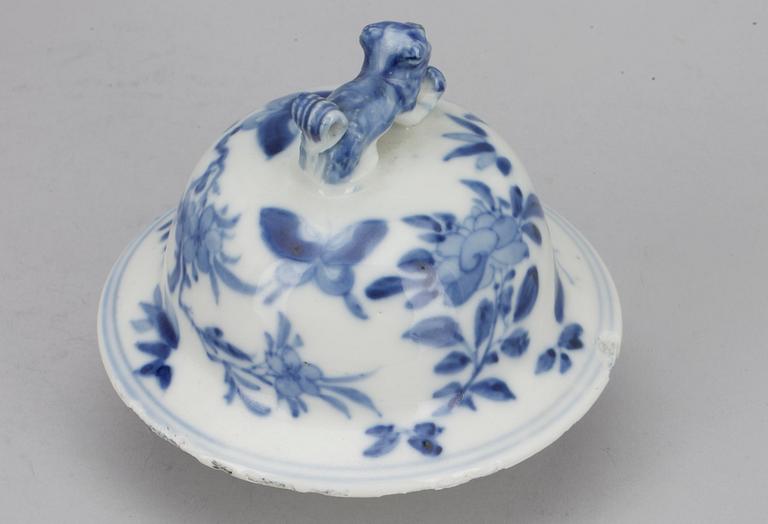 LOCKURNA, porslin, Kina. Kangxi-stil, 1900-tal.